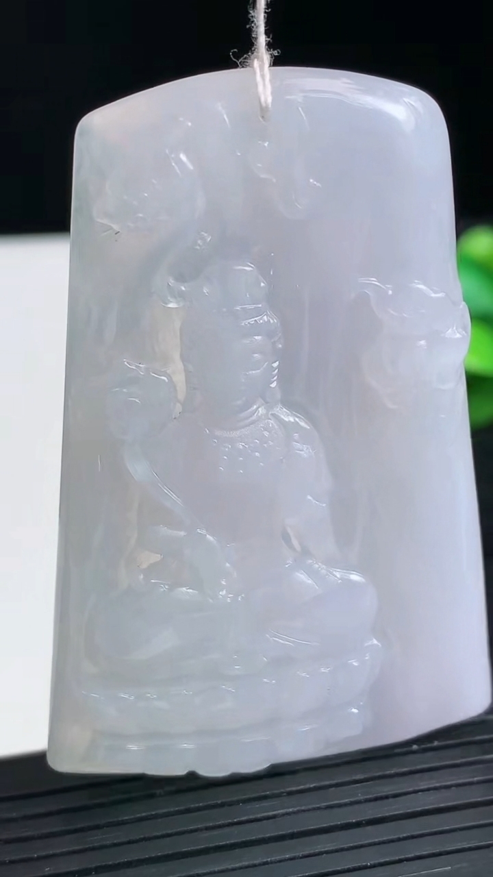 天然A货翡翠紫罗兰大势至菩萨吊坠尺寸64.9-42.3-4.4重量:27.64g
3月23日