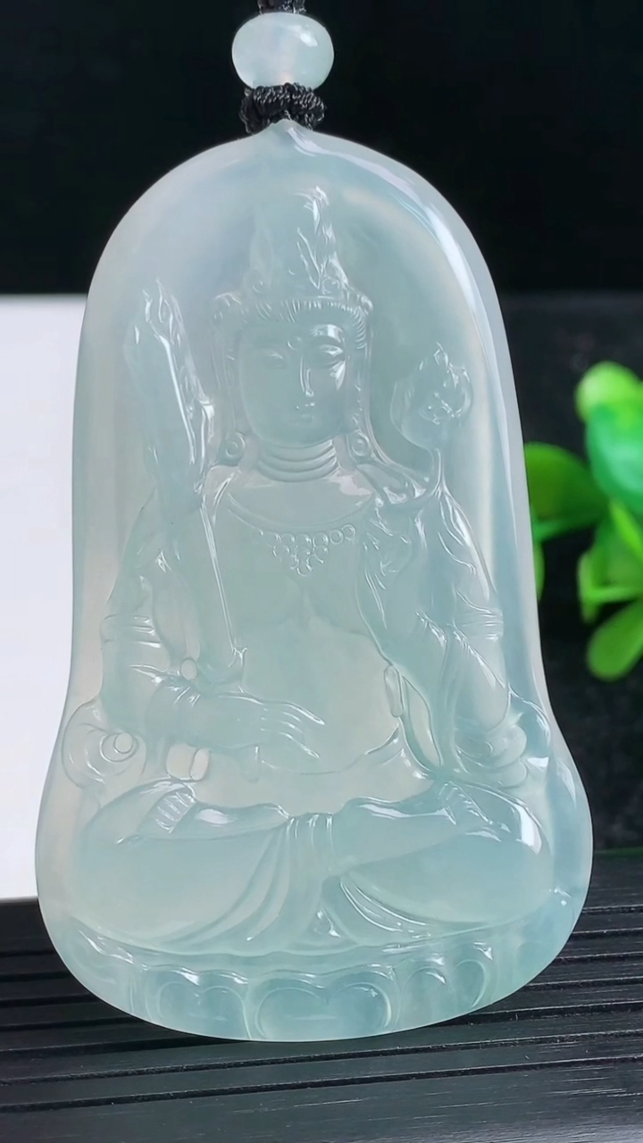 天然A货翡翠虚空藏菩萨吊坠尺寸66.7-41.4-5.2重量:35.20g
3月23日