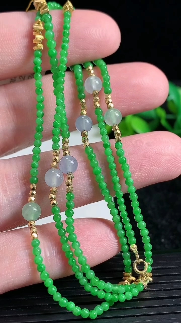 天然A货翡翠小米珠项链尺寸2.1重量:6.62g3月23日
工厂直销收藏佳品,种好水足，色泽均匀，有