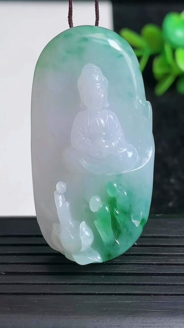 天然A货翡翠大日如来吊坠尺寸48-25.4-12.1重量:29.27g
3月23日