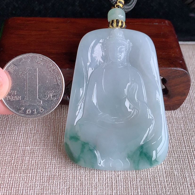 天然A货翡翠飘花观音吊坠 
尺寸57.8-40.8-5.8mm 重量36.50g 0322