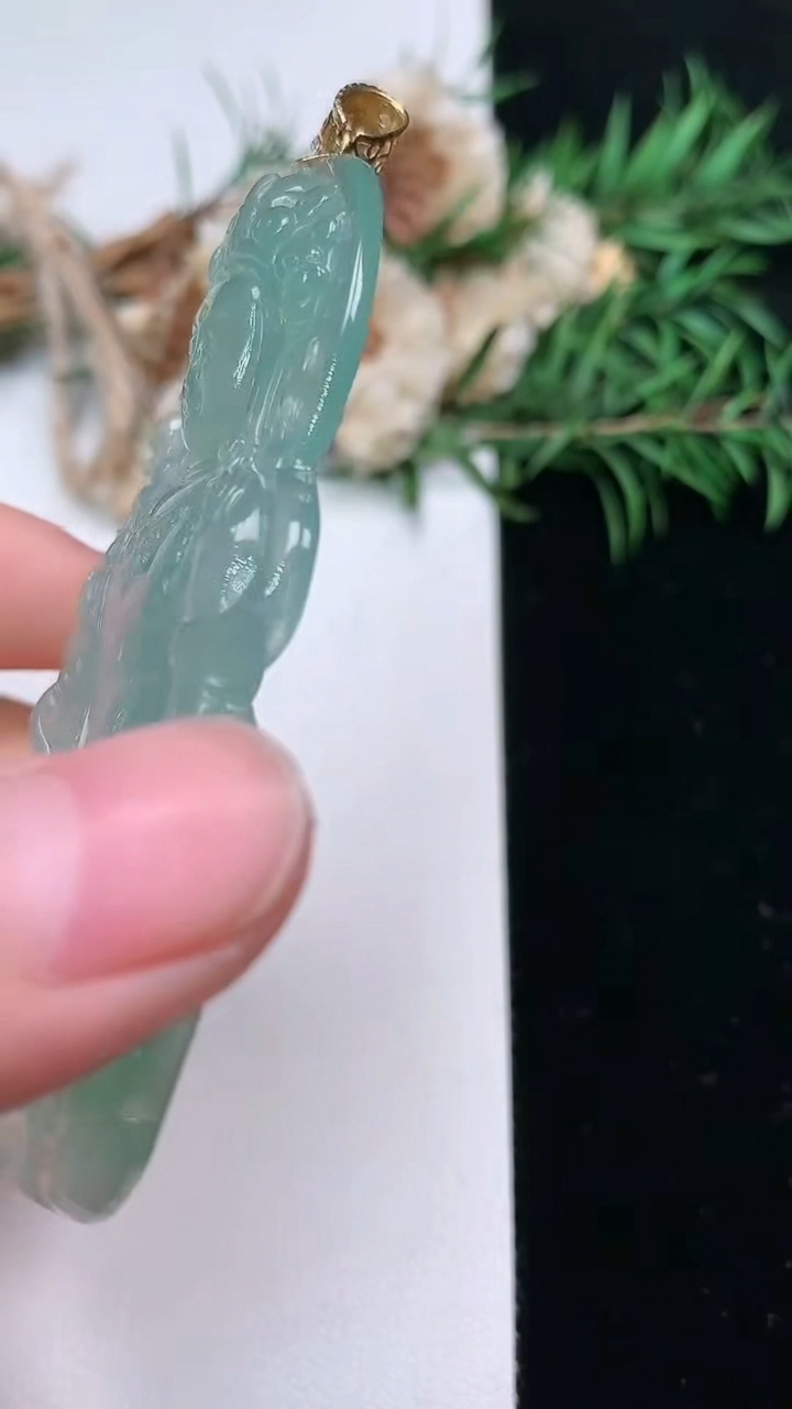 天然A货翡翠度母吊坠，尺寸67.4-40.5-5.3，重量:26.95g
3月23日
