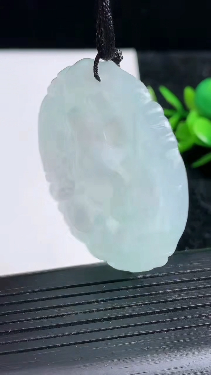 天然A货翡翠生肖牛吊坠尺寸48.5-44.7-5.9重量:23.44g
3月23日