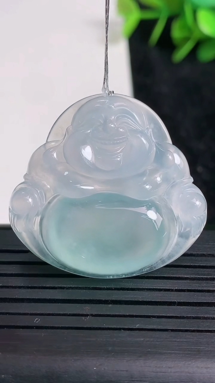 天然A货翡翠佛公吊坠尺寸32.5-34.8-6.2重量:10.71g
3月23日