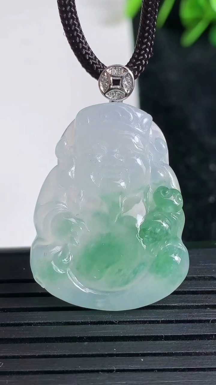 天然A货翡翠财神爷吊坠尺寸30.6-23.7-5.3重量:8.22g
3月23日