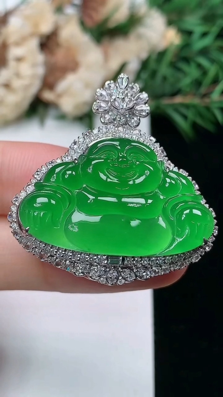 天然A货翡翠佛公吊坠，尺寸34-32.8-11.8，裸石18.2-29.5
3月24日