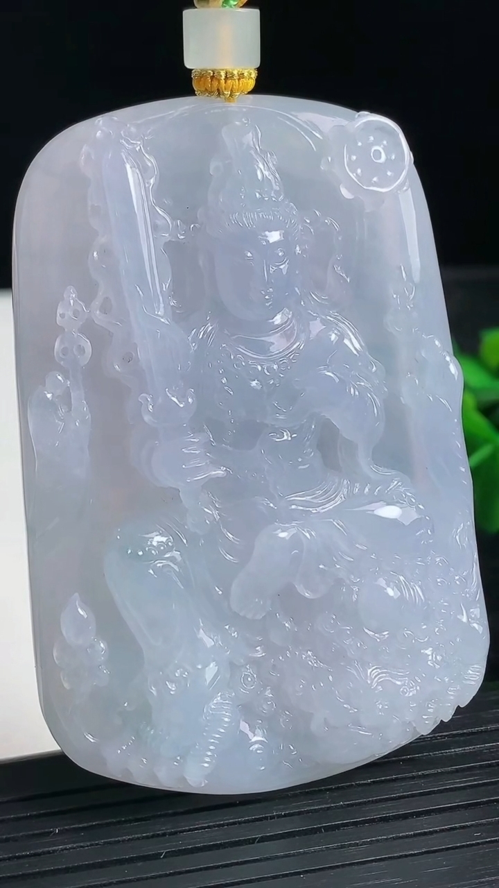 天然A货翡翠紫罗兰文殊菩萨吊坠尺寸70.3-47.5-9.8重量:76.09g
3月24日