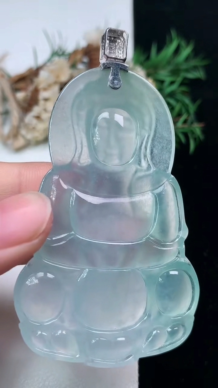 天然A货翡翠观音菩萨吊坠，尺寸67.3-42.4-5.7，重量:30.30g
3月24日