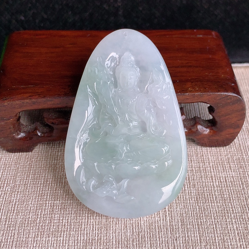 天然A货翡翠晴底虚空藏菩萨吊坠  
尺寸58.5-37.5-6.3mm 重量28.90g 0322