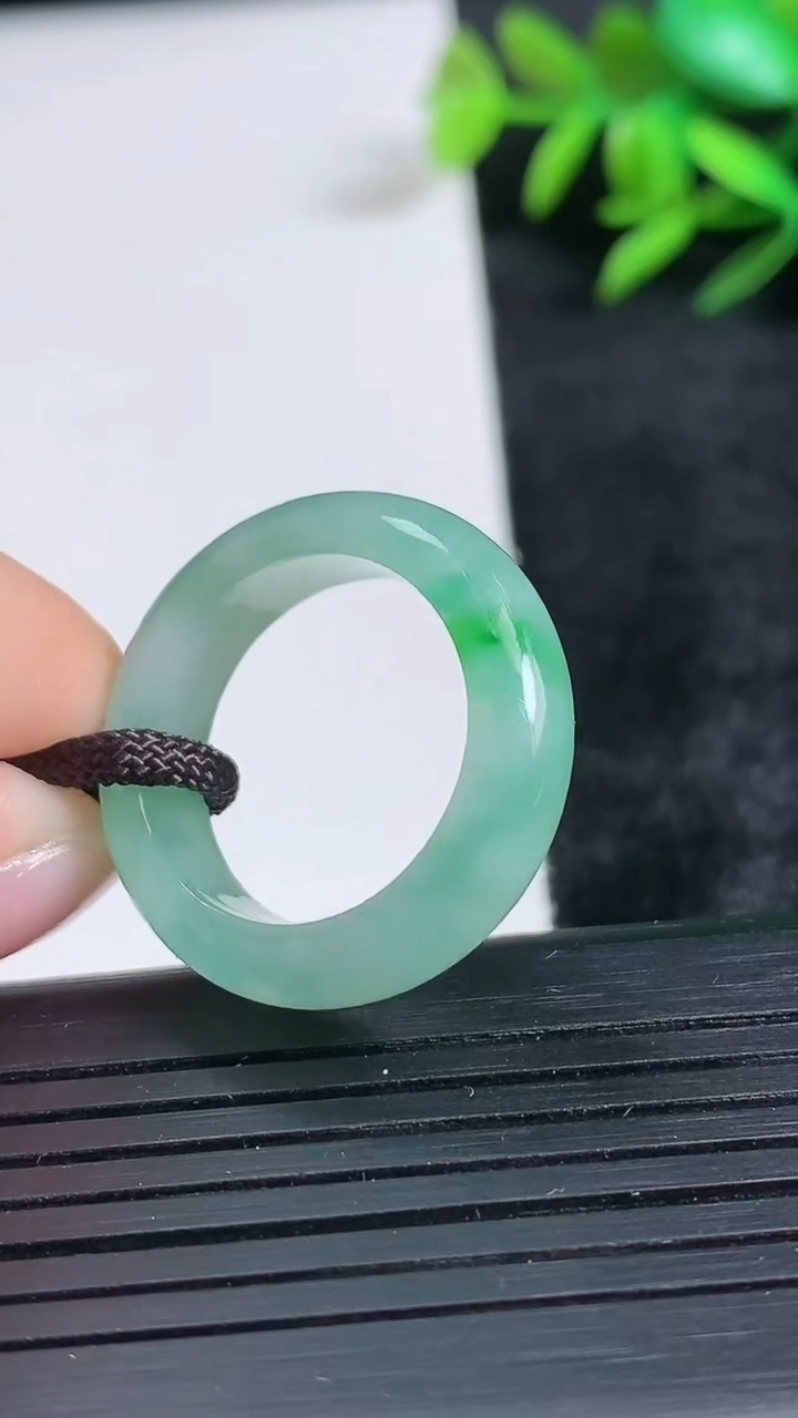 天然A货翡翠指环戒指尺寸18.2-6.4-3.7重量:4.63g2026年3月24日
工厂直销收藏佳