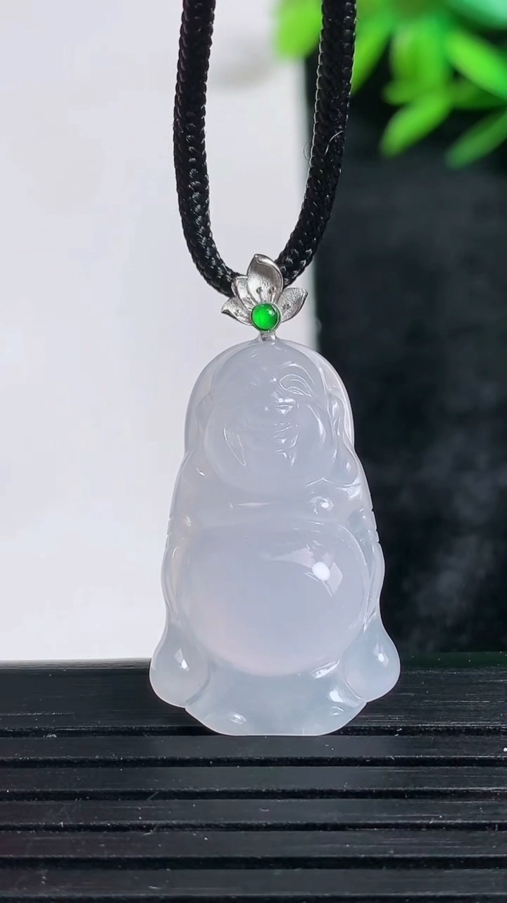 天然A货翡翠种白冰站佛 佛公吊坠尺寸27.2-14.9-6重量:4.12g
3月24日