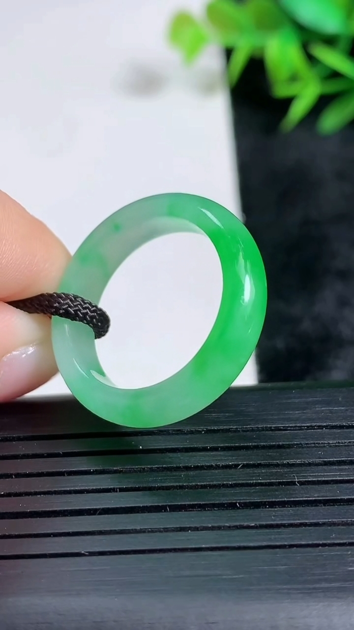 天然A货翡翠指环戒指尺寸18.5-5.5-3.3重量:3.49g2026年3月24日
工厂直销收藏佳