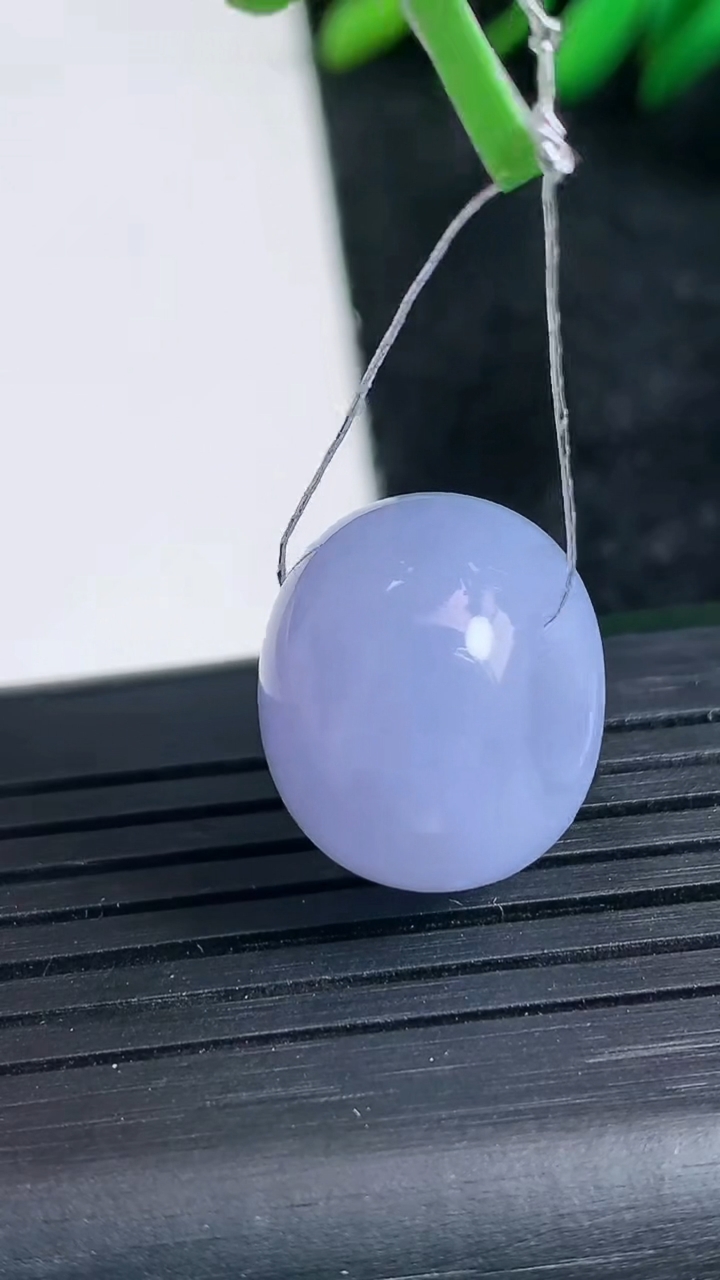 天然A货翡翠紫罗兰路路通吊坠尺寸17.5-12.2重量:6.40g
3月24日