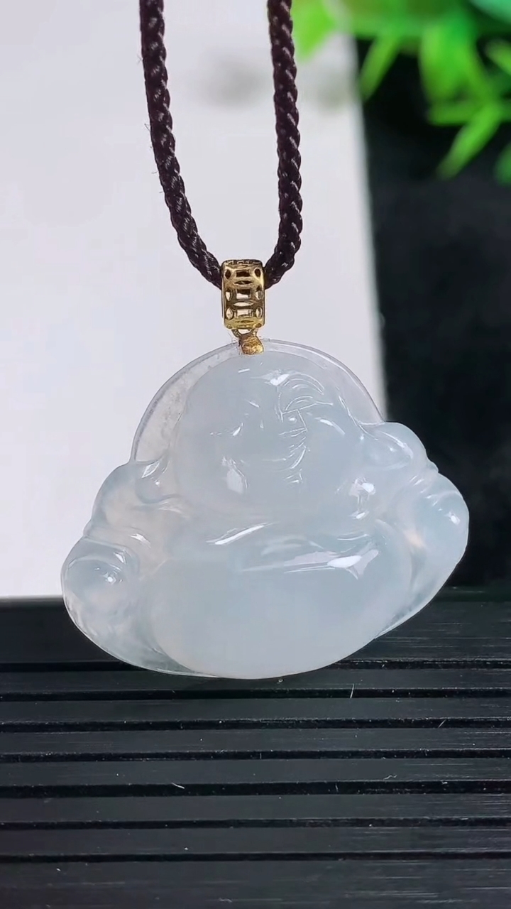 天然A货翡翠种白冰佛公吊坠尺寸24-29.2-5.9重量:5.98g
3月24日