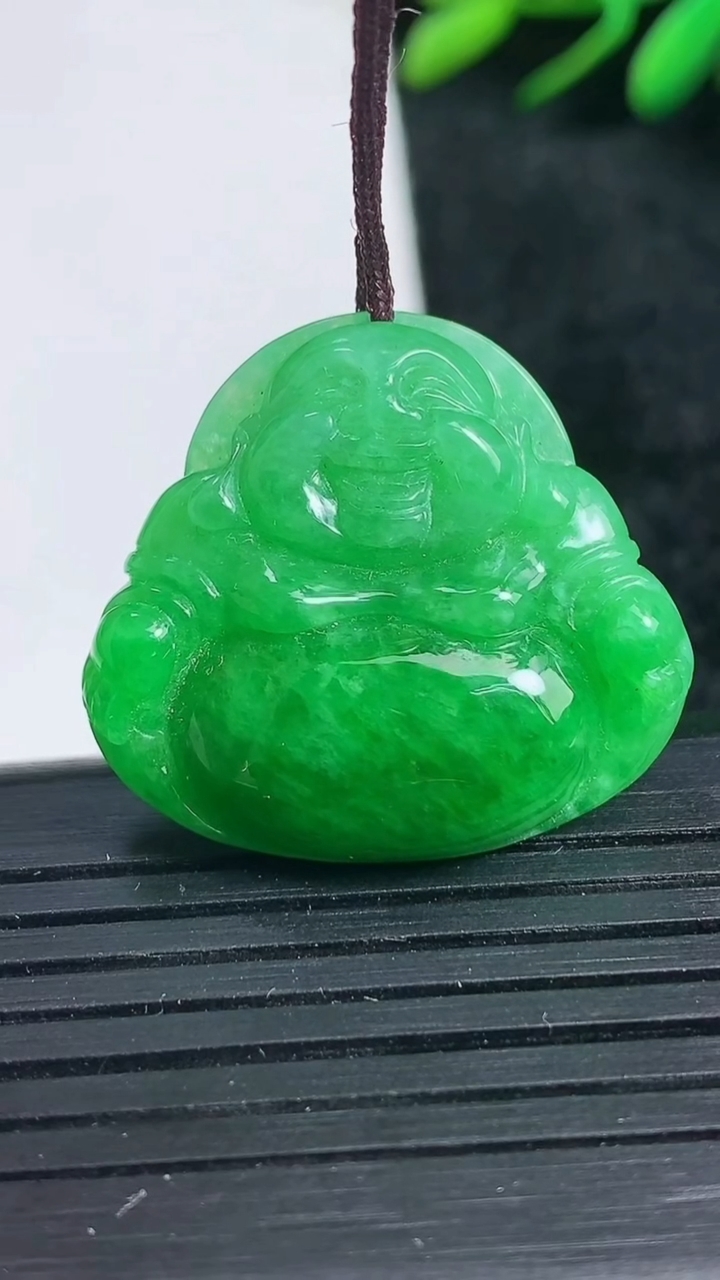 天然A货翡翠佛公吊坠尺寸25.4-28-6重量:6.39g
3月24日