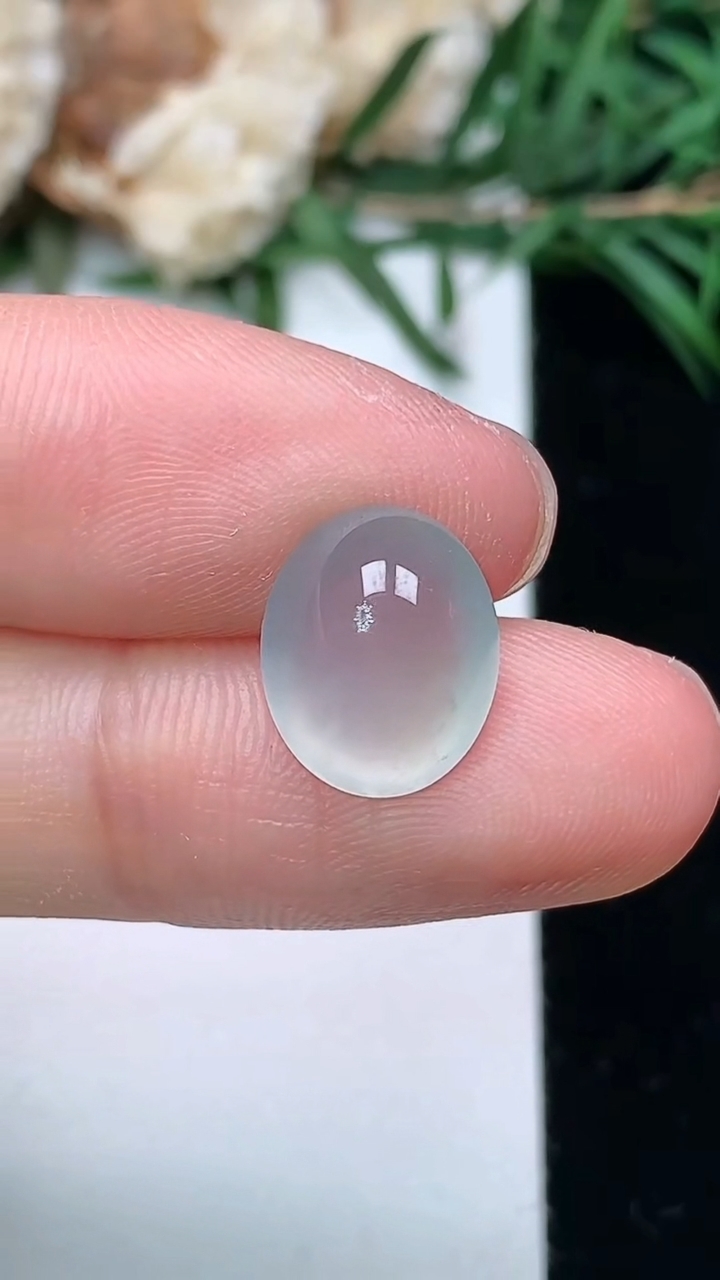 天然A货翡翠白冰蛋面镶嵌件，尺寸11.5-9.3-6，重量:1.00g
3月24日