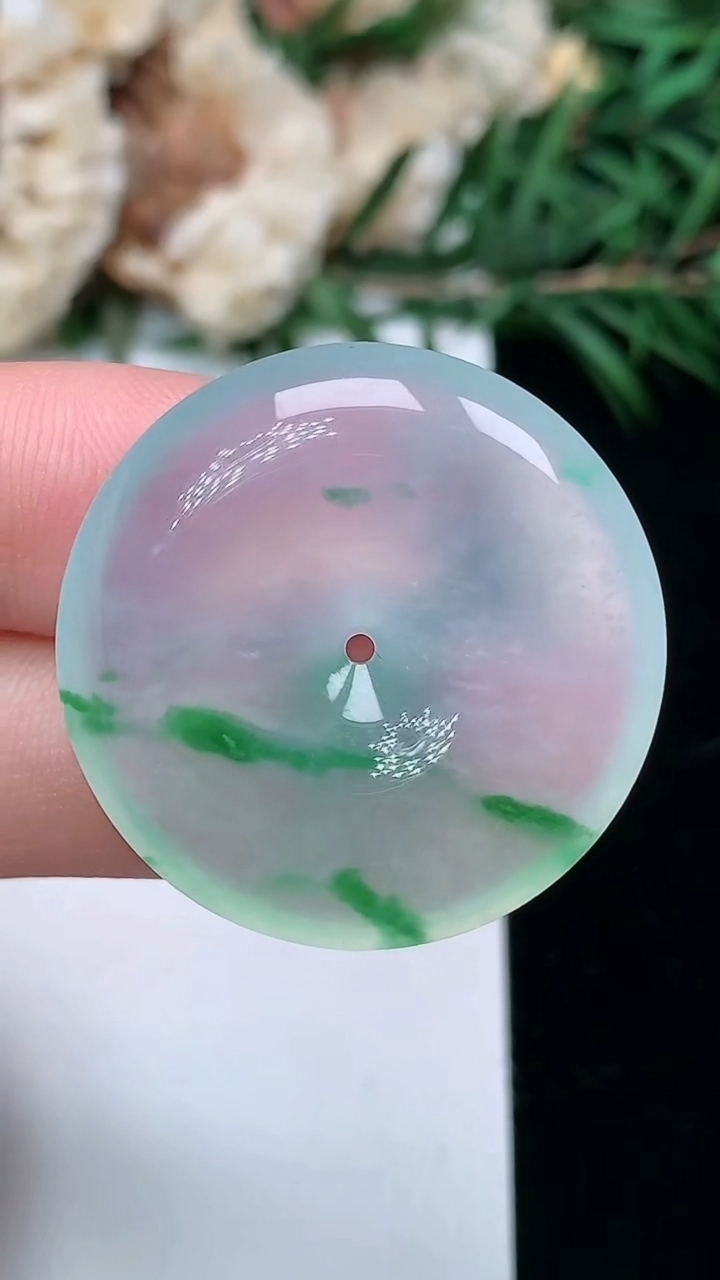 天然A货翡翠平安扣吊坠，尺寸27.7-5.9，重量:8.78g
3月24日