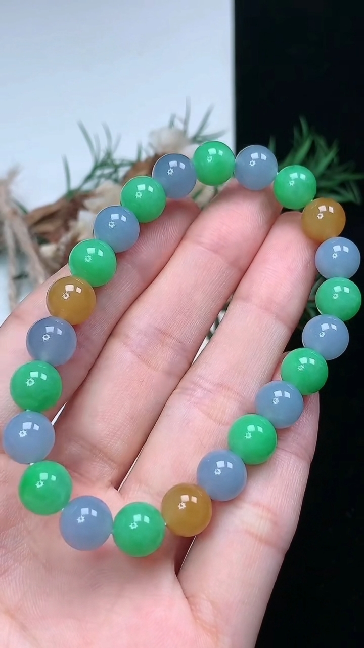 天然A货翡翠货三彩圆珠手串，尺寸8-23颗，重量:21.32g3月24日
工厂直销收藏佳品,种好水足，色泽均匀，有种有色，上手高大气！
