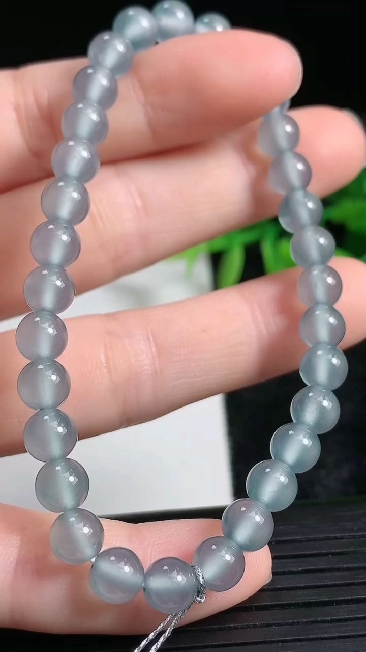 天然A货翡翠圆珠手串尺寸5.8-31颗重量:10.73g3月24日
工厂直销收藏佳品,种好水足，色泽