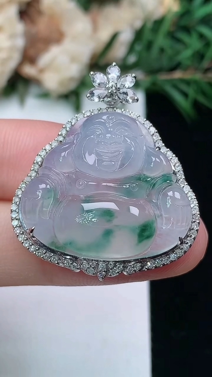 天然A货翡翠飘花佛公吊坠，尺寸32.2-27.4-9.5，裸石21-24，重量:6.48g
3月24