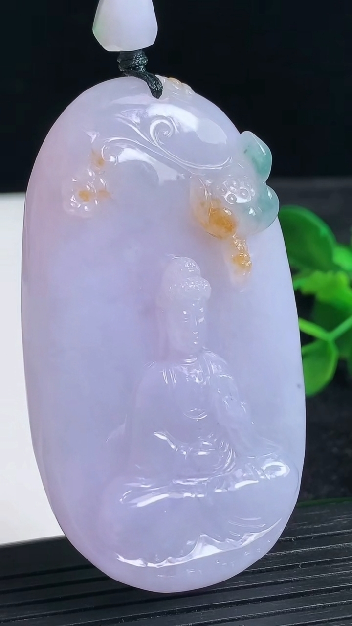 天然A货翡翠紫罗兰阿弥陀佛吊坠尺寸67.2-39.2-12.3重量:73.95g
3月24日