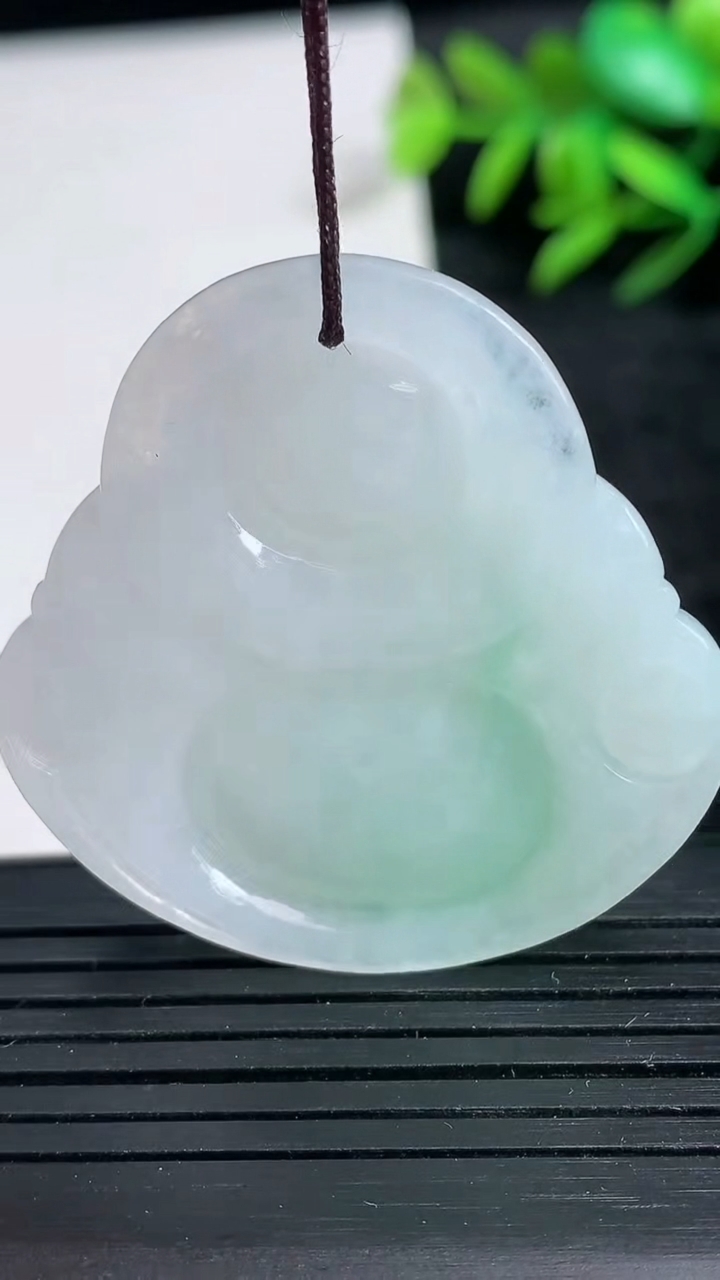 天然A货翡翠佛公吊坠尺寸38.7-38.5-9.4重量:21.98g
3月24日