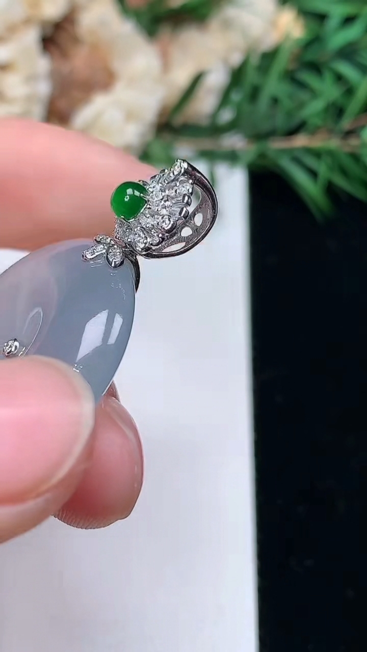 天然A货翡翠紫罗兰平安扣吊坠，尺寸25.7-6.5，重量:9.58g
3月24日