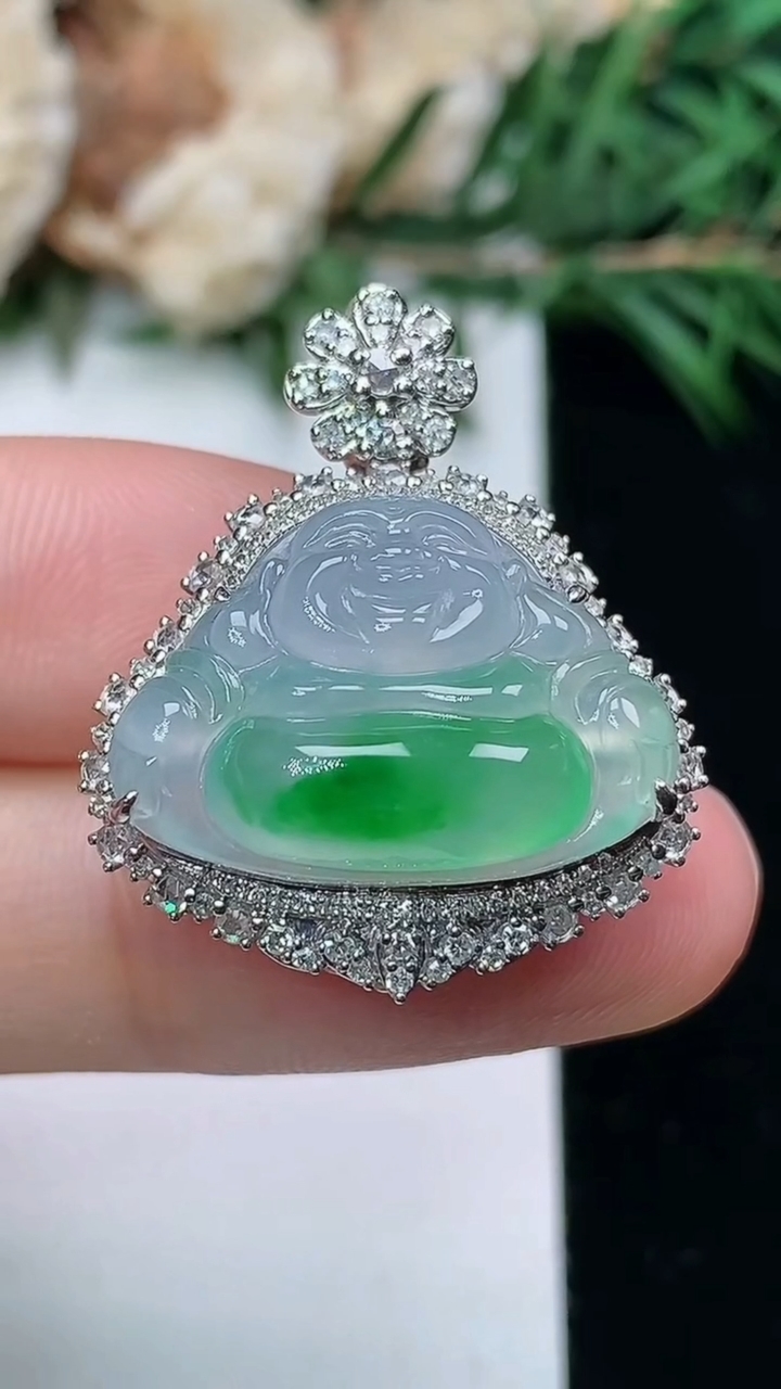 天然A货翡翠佛公吊坠，尺寸27.7-23.3-12.9，裸石13.9-20.4，重量:6.00g
3