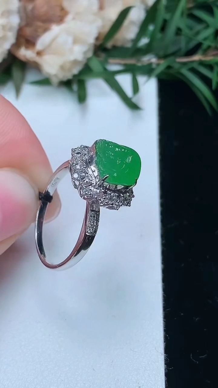 天然A货翡翠貔貅戒指，尺寸16.9-7.9-8，重量:3.01g2026年3月24日
工厂直销收藏佳品,种好水足，色泽均匀，有种有色，上手高大气！