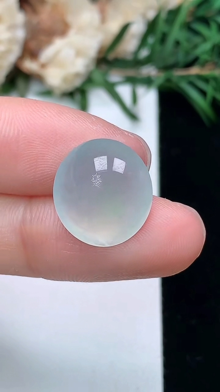 天然A货翡翠蛋面镶嵌件，尺寸14.6-13.4-7.2，重量:2.11g
3月24日