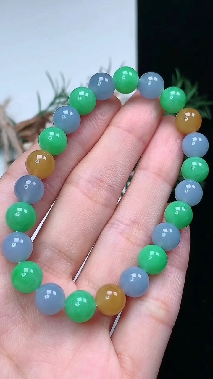 天然A货翡翠货三彩圆珠手串，尺寸8-23颗，重量:21.32g3月24日
工厂直销收藏佳品,种好水足