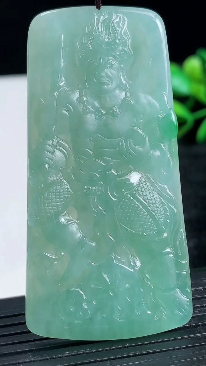 天然A货翡翠不动明王吊坠尺寸61.8-30.2-4.3重量:23.36g
3月24日