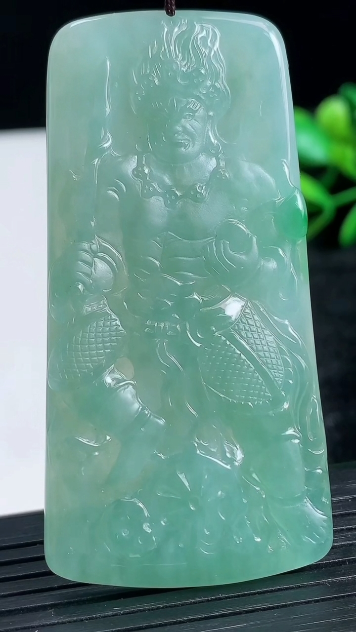 天然A货翡翠不动明王吊坠尺寸61.8-30.2-4.3重量:23.36g
3月24日