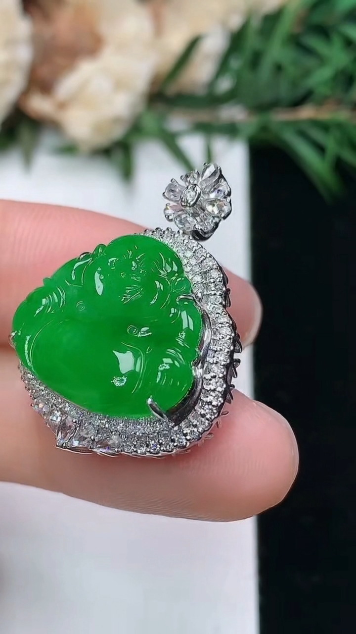 天然A货翡翠佛公吊坠，尺寸27.2-21-10，裸石14.9-18，重量:4.39g
3月24日