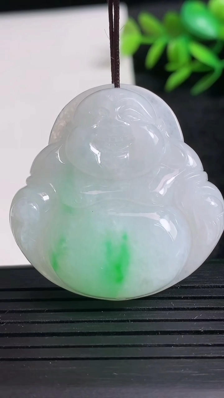 天然A货翡翠佛公吊坠尺寸38.7-38.5-9.4重量:21.98g
3月24日