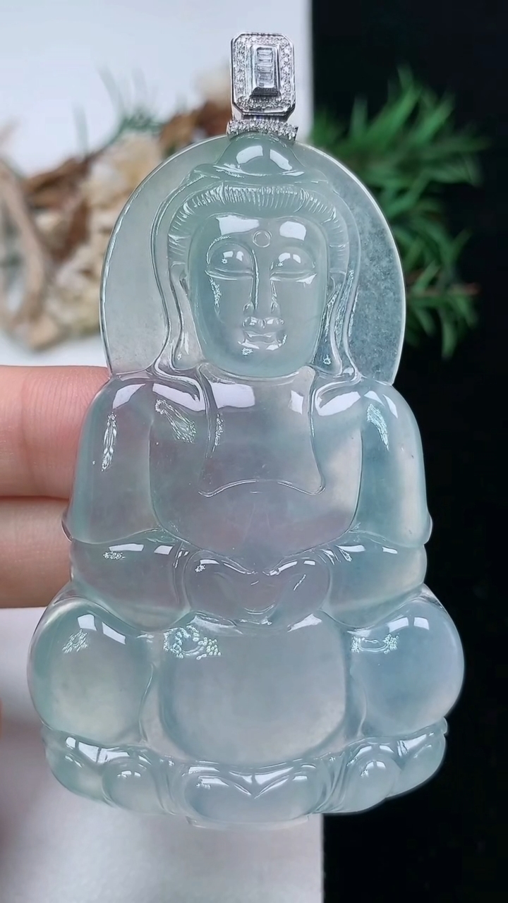 天然A货翡翠观音菩萨吊坠，尺寸67.3-42.4-5.7，重量:30.30g
3月24日