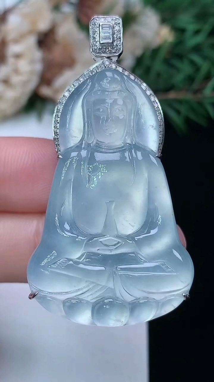 天然A货翡翠白冰素衣观音吊坠，尺寸40.5-26-9.8，重量:12.39g
3月24日