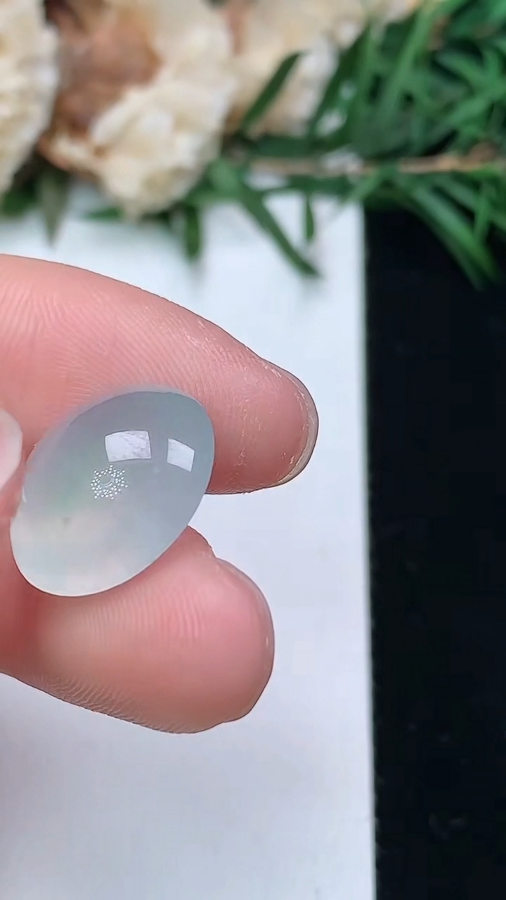 天然A货翡翠蛋面镶嵌件，尺寸14.6-13.4-7.2，重量:2.11g
3月24日