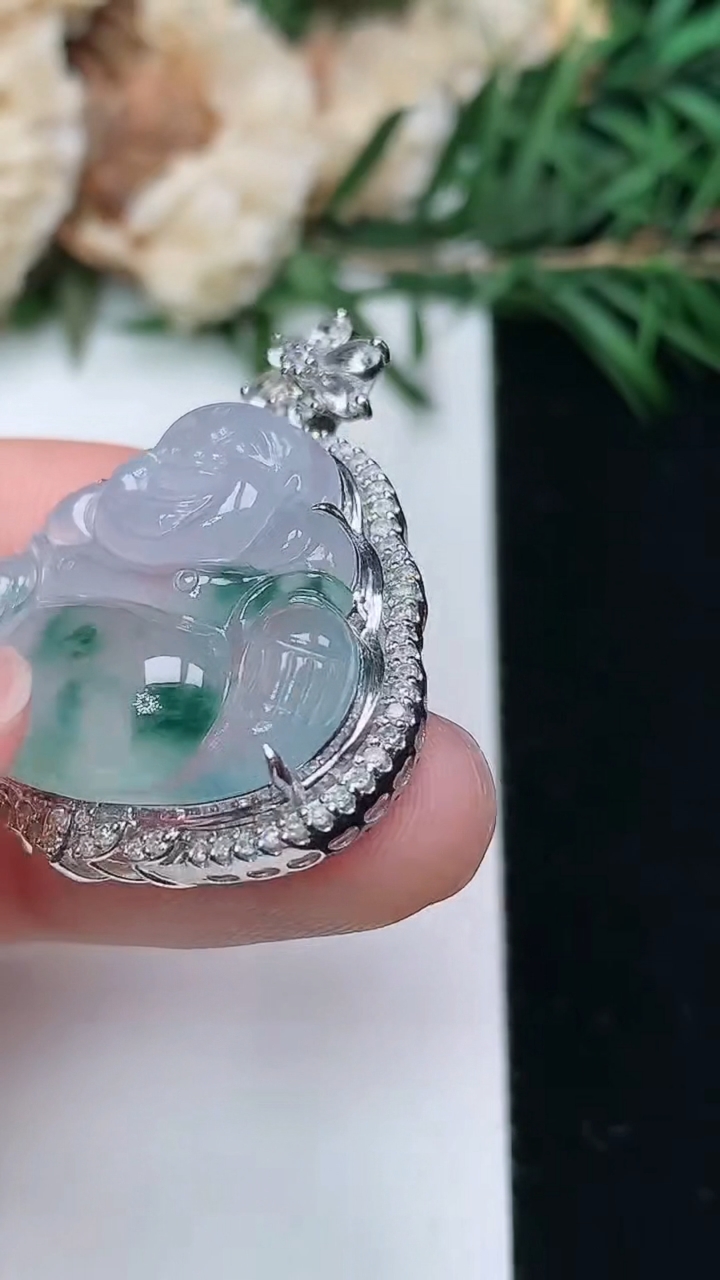 天然A货翡翠飘花佛公吊坠，尺寸32.2-27.4-9.5，裸石21-24，重量:6.48g
3月24日