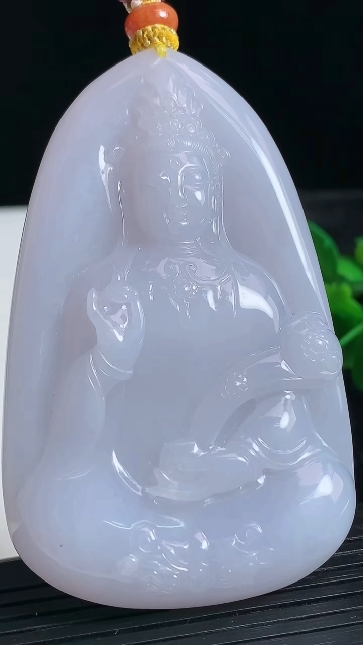 天然A货翡翠紫罗兰观音菩萨吊坠尺寸75.8-47.7-10.1重量:77.23g
3月24日