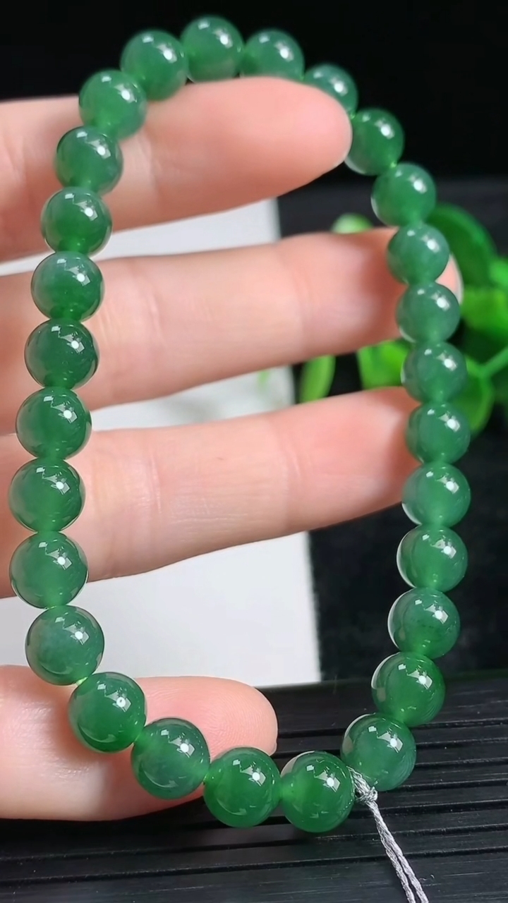 天然A货翡翠蓝水圆珠手串尺寸6.7-28颗重量:15.39g3月24日
工厂直销收藏佳品,种好水足，