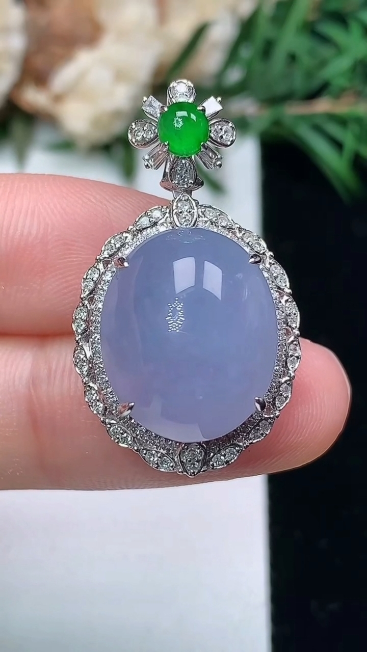 天然A货翡翠紫罗兰蛋面吊坠，尺寸29.9-17.3-11.6，裸石15.6-12.9，重量:5.48