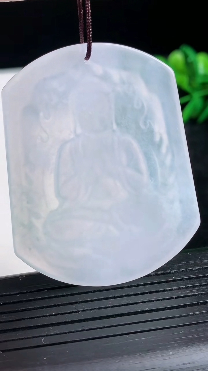 天然A货翡翠阿弥陀佛吊坠尺寸54.2-43.4-5.5重量:28.76g
3月24日