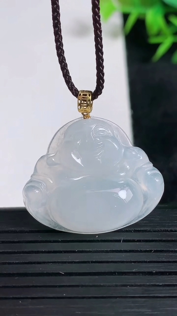 天然A货翡翠种白冰佛公吊坠尺寸24-29.2-5.9重量:5.98g
3月24日