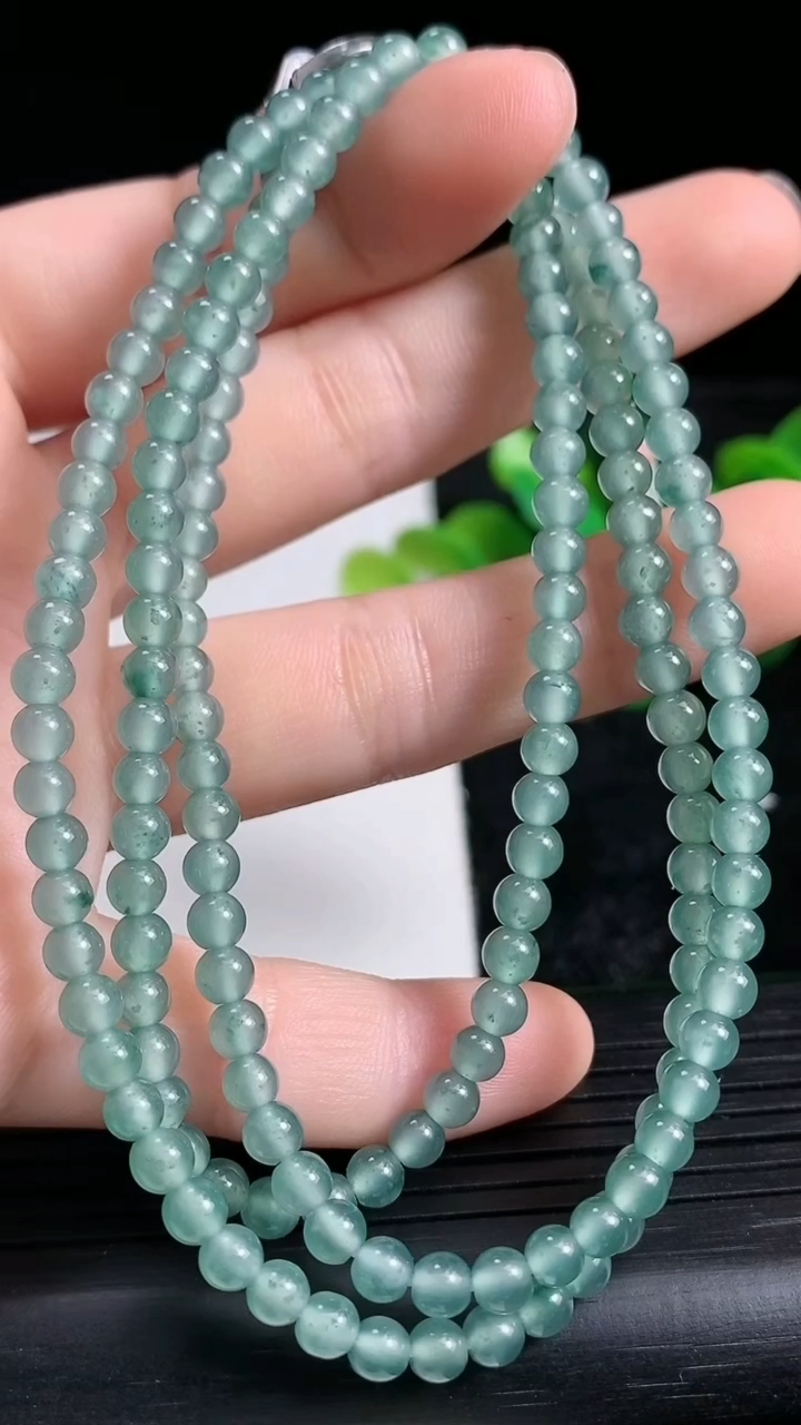 天然A货翡翠小米珠项链尺寸3.9-166重量:20.13g
3月24日