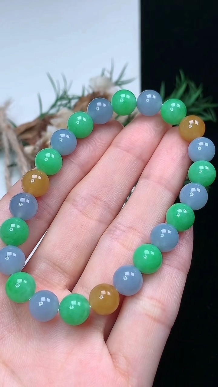 天然A货翡翠货三彩圆珠手串，尺寸8-23颗，重量:21.32g3月24日
工厂直销收藏佳品,种好水足，色泽均匀，有种有色，上手高大气！