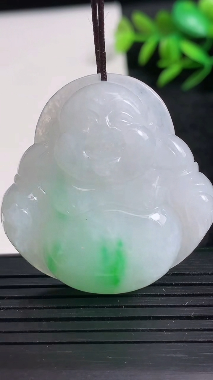 天然A货翡翠佛公吊坠尺寸38.7-38.5-9.4重量:21.98g
3月24日