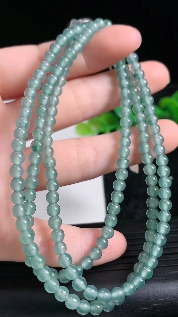 天然A货翡翠小米珠项链尺寸3.9-166重量:20.13g
3月24日