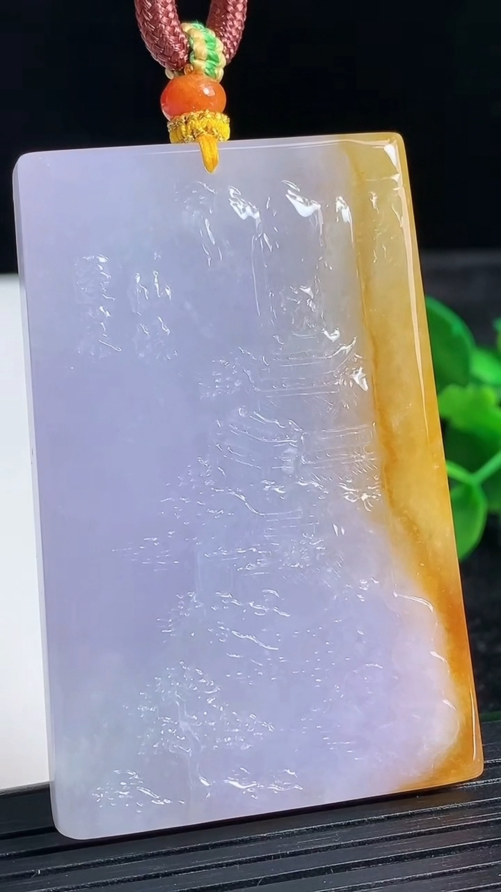 天然A货翡翠紫罗兰山水牌吊坠尺寸63.2-41.1-7.6重量:60.57g
3月24日