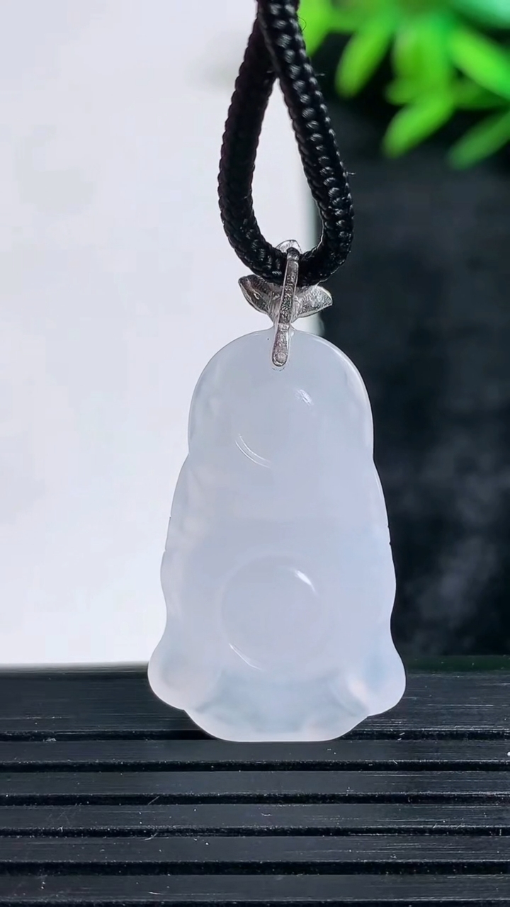 天然A货翡翠种白冰站佛 佛公吊坠尺寸27.2-14.9-6重量:4.12g
3月24日